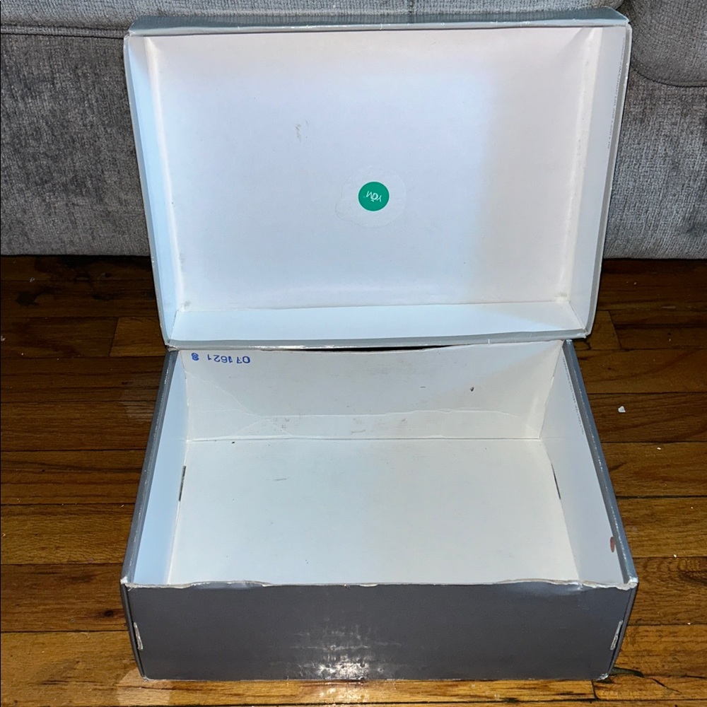 Jordan Retro 11 Empty Box - Picture 4 of 6